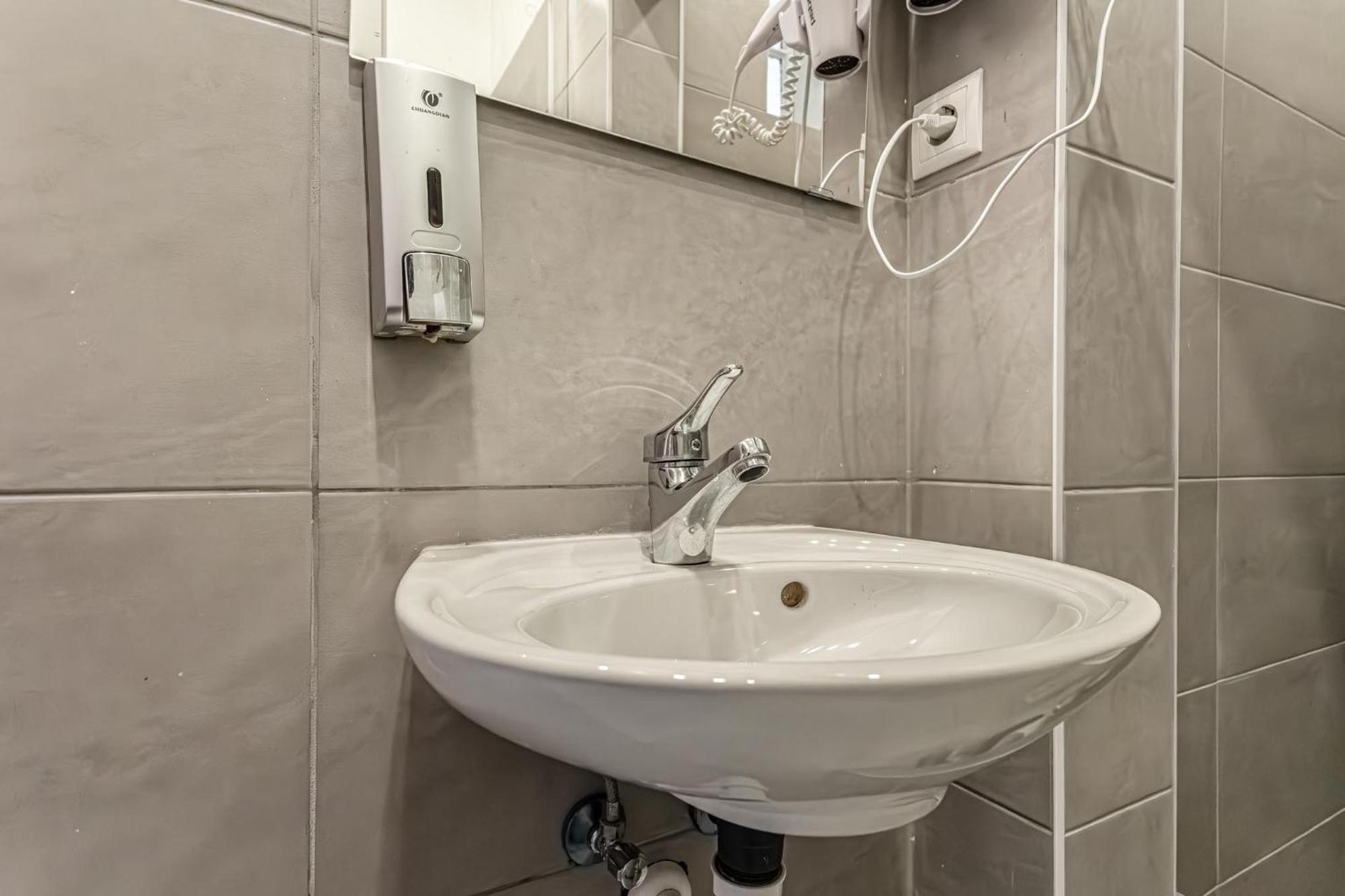 Gorgeous 1Br Apt Near Akh Hospital Vienna Esterno foto